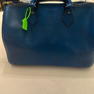 LV Epi 30 speedy, pretty blue - just right for that every day look😊